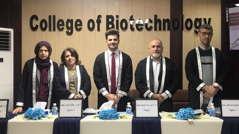 مناقشة طالب الماجستير ياسر وسام عيسى  لرسالته الموسومة (( تأثير بعض الرنا المايكروي والمدورات الخلوية والاجهاد التأكسدي على انتاج الصبغات في مرضى عراقيين مصابين بالهاق البقعي))